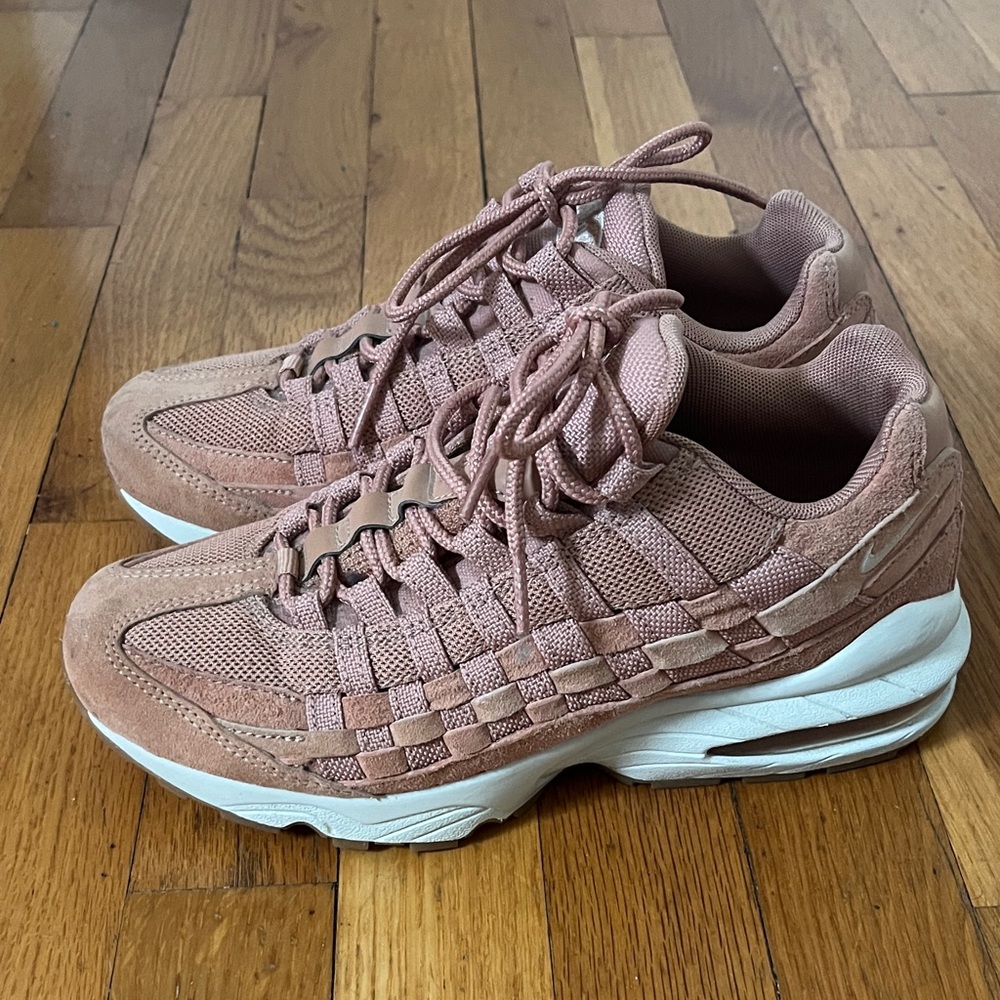 RARE Nike Women's airMax terracotta peachy taupe Woven suede Sneakers